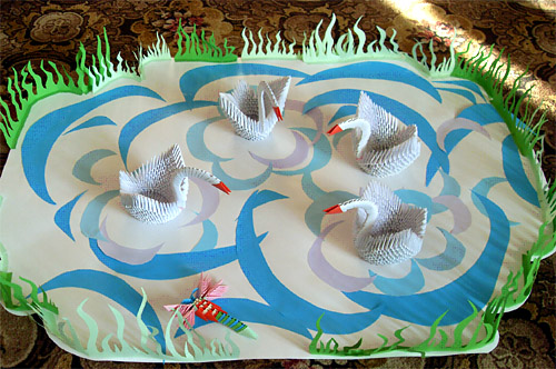 Фигурки лебедей в технике оригами